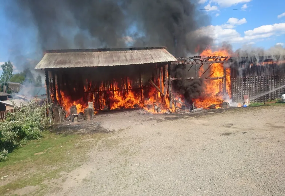 Incendiu violent într-o comună din județul Suceava (FOTO/VIDEO)