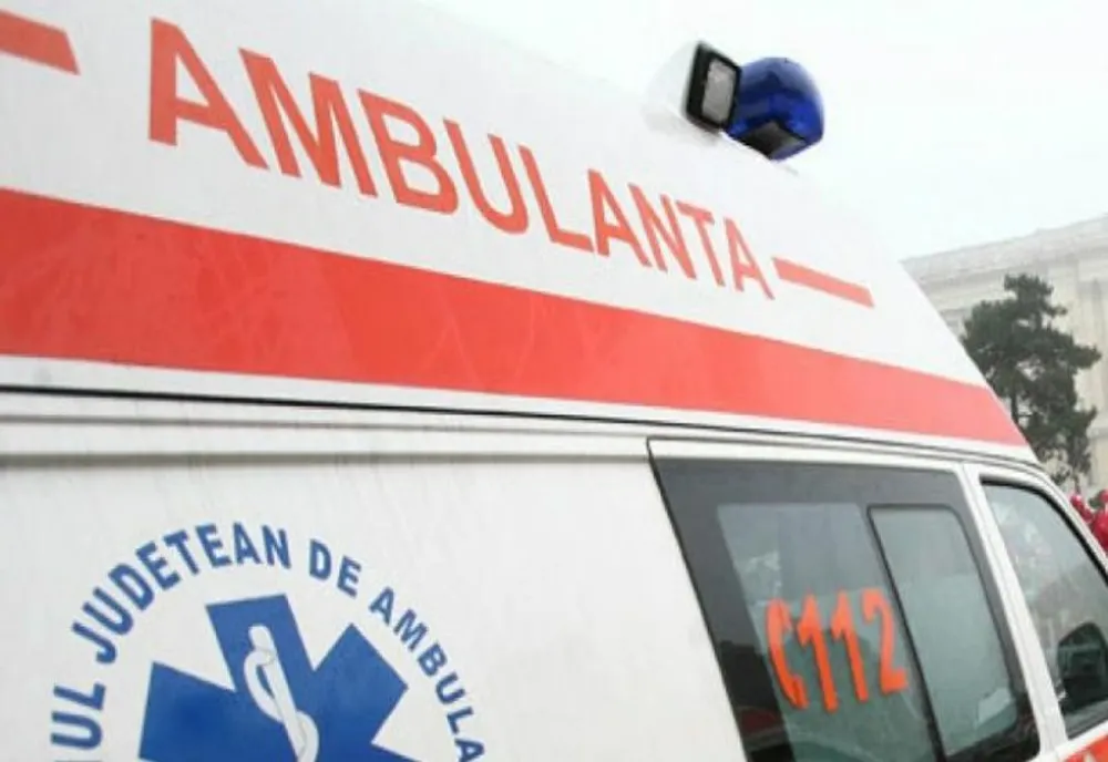 A intrat cu mașina într-un buldo-escavator! Șoferița a ajuns la spital