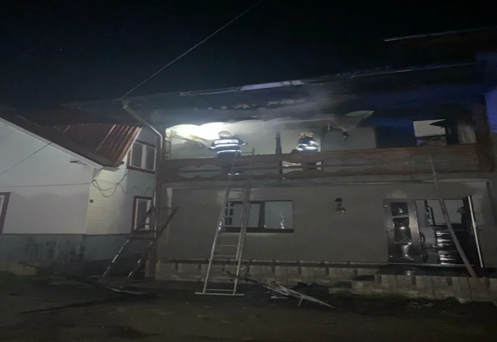 Gospodarie afectată de flăcări în Frasin! Incendiul a pornit de la un fier de călcat uitat în priză