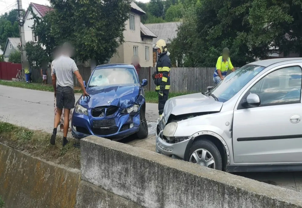 Tamponare spectaculoasă pe un drum din județul Suceava