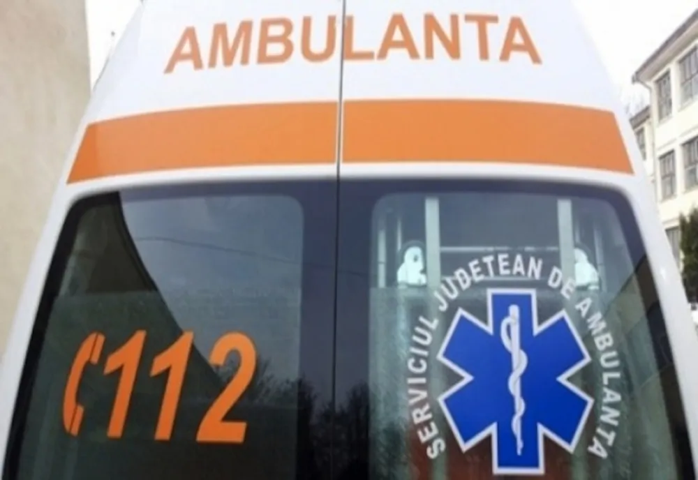 Un copil în vârstă de 8 ani a ajuns la spital după ce a încercat să traverseze strada