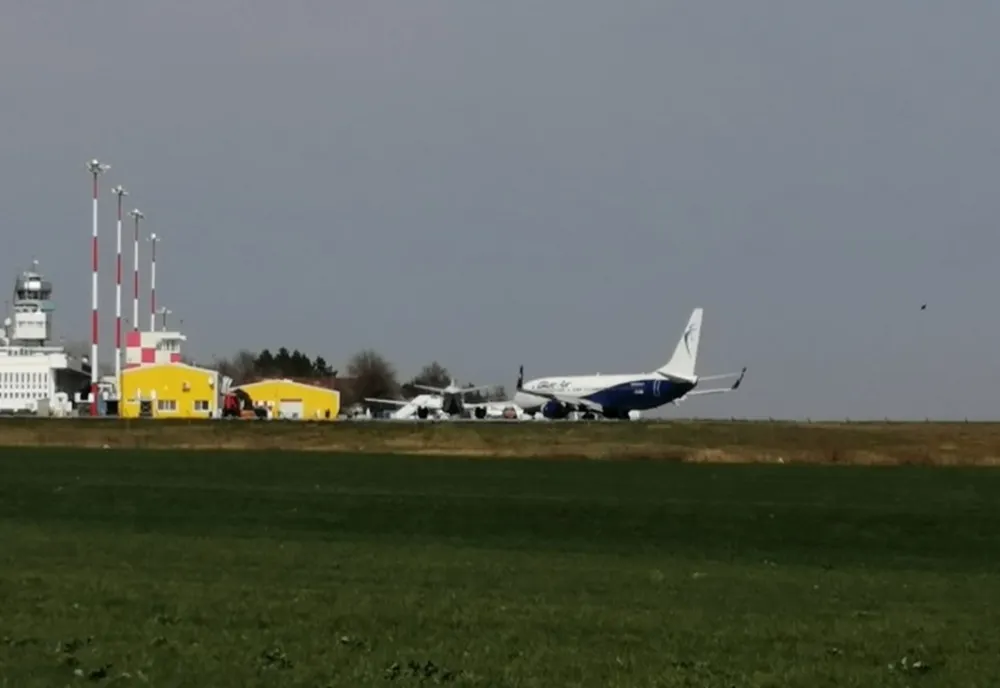 Patru avioane pentru repatrierea celor 800 de studenți refugiați din Ucraina.