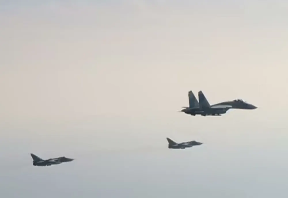 Anchetă NATO după ce un avion civil neidentificat a străbătut spațiul aerian al României