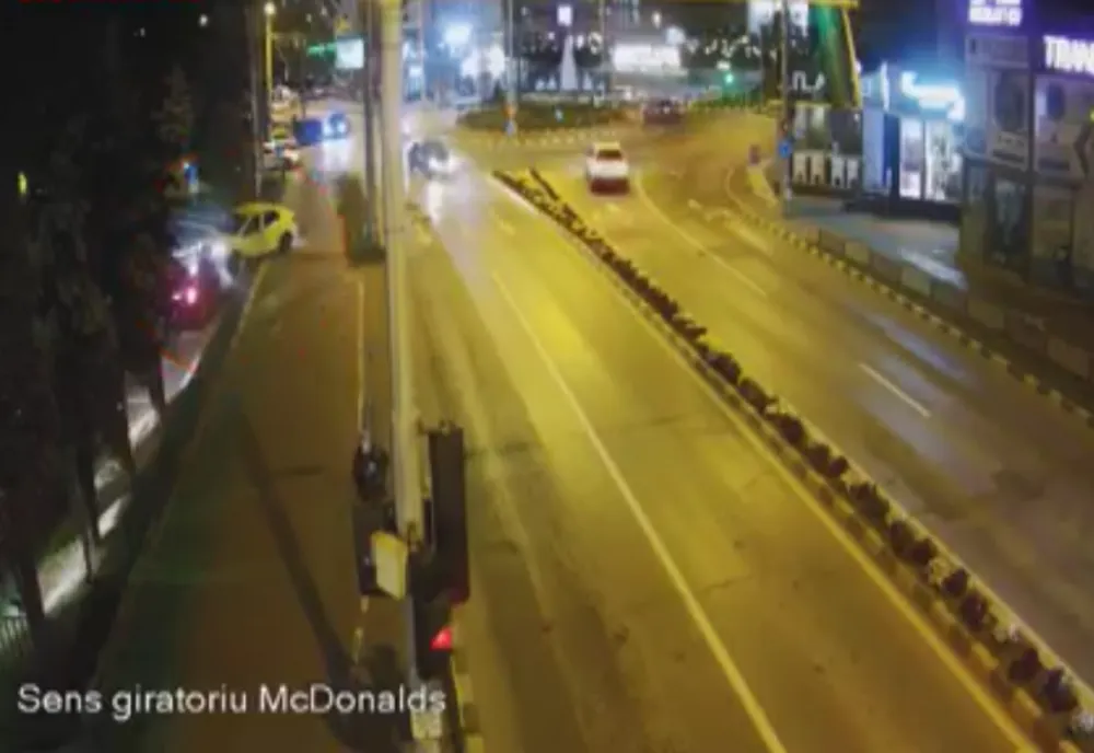 VIDEO. Accident în Suceava: un taxi a ajuns pe plafonul unui Mercedes