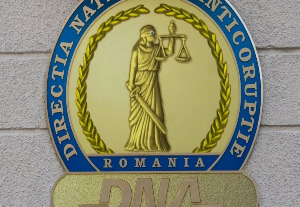 Spălare de bani și fraude de 700.000 de euro