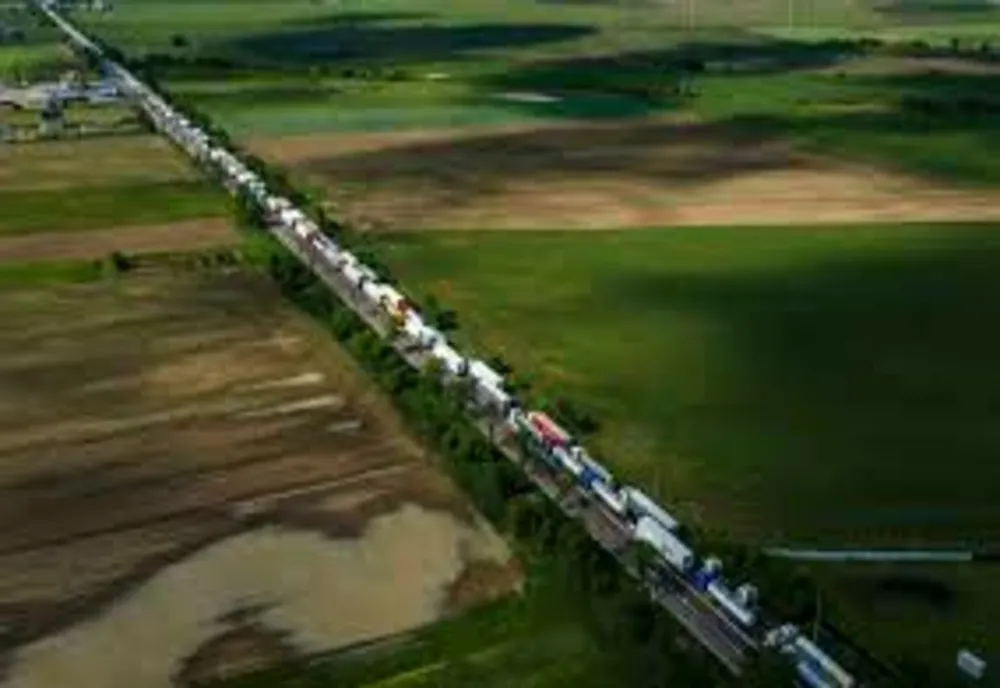 Coadă de 27 de kilometri în Vama Siret