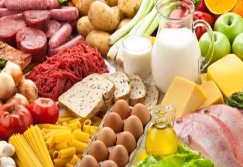 ROMÂNIA ARUNCĂ 2,5 MILIOANE DE TONE DE MÂNCARE PE AN