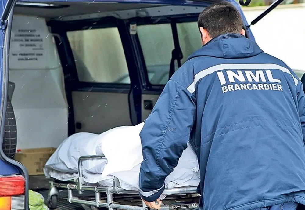 Un bărbat s-a întors beat de la o petrecere și s-a culcat. Familia l-a găsit fără suflare
