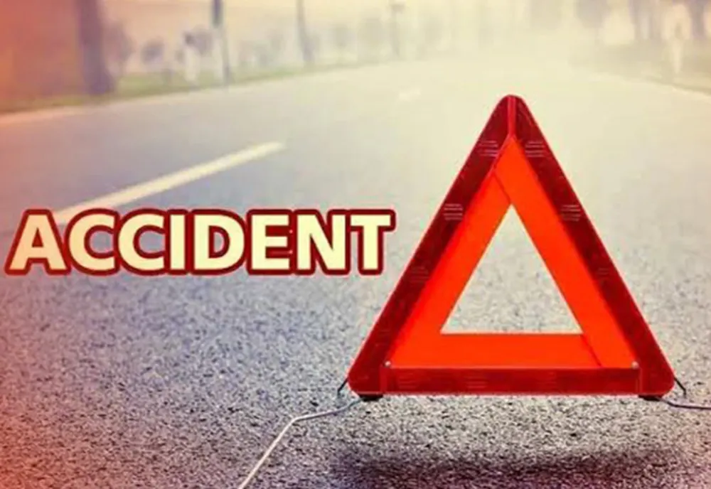 Tânără accidentată de un șofer care nu s-a asigurat când a efectuat manevra de mers cu spatele