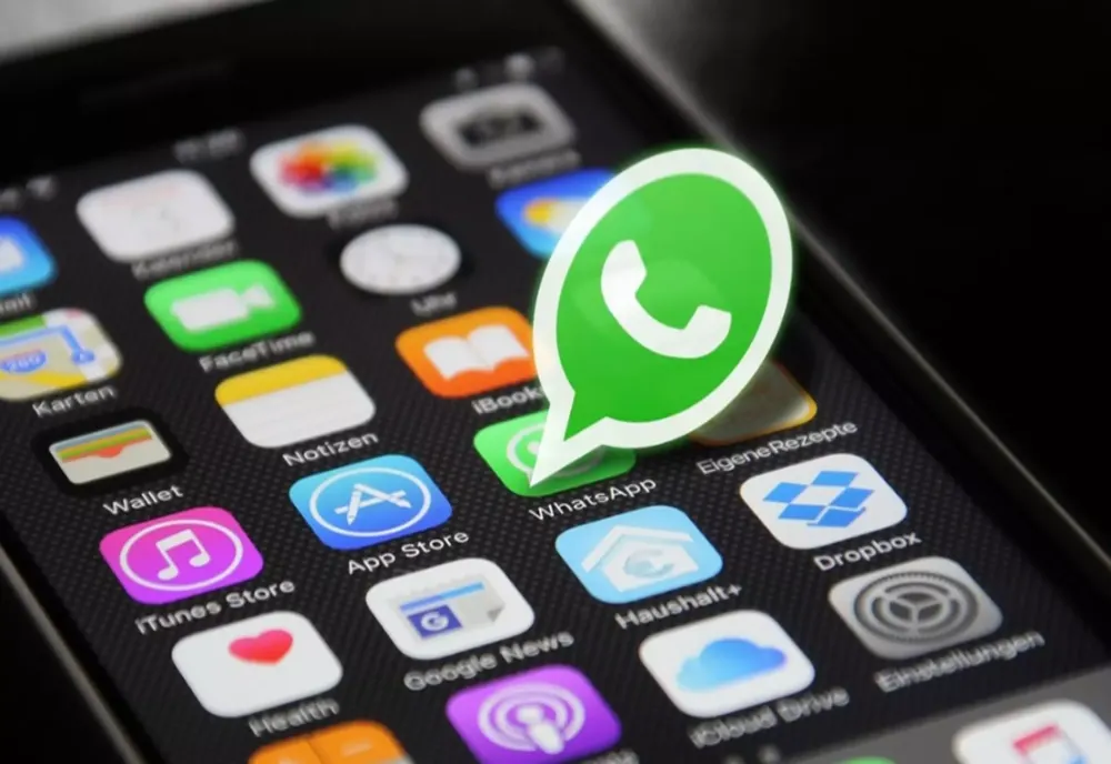 WHATSAPP INTRODUCE PUBLICITATE ÎN APLICAȚIE. CE SE SCHIMBĂ PENTRU UNII UTILIZATORI