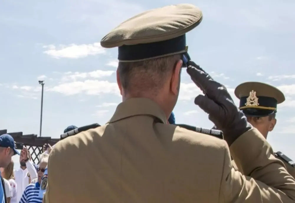 SONDAJ INSCOP: 74% DINTRE ROMÂNI, DE ACORD CU STAGIUL MILITAR PE BAZĂ DE VOLUNTARIAT