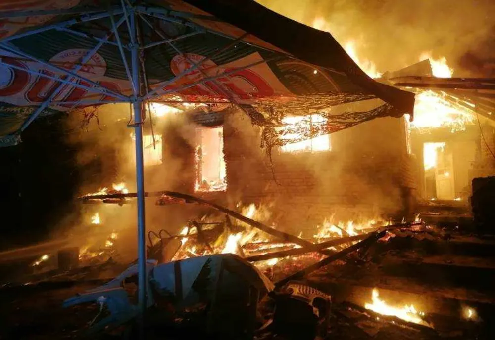 TRAGEDIE LA SUCEAVA: DOI COPII AU MURIT ÎNTR-O CASĂ CUPRINSĂ DE FLĂCĂRI