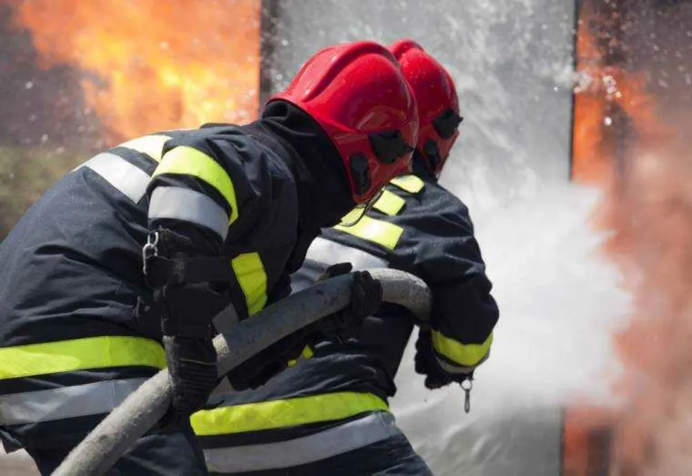 Pensiune din Gura Humorului, mistuită de un incendiu: o femeie a fost găsită carbonizată