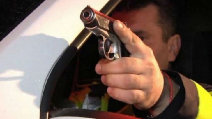 Polițiștii au tras două focuri de armă pentru a aplana un conflict izbucnit între două grupuri de romi