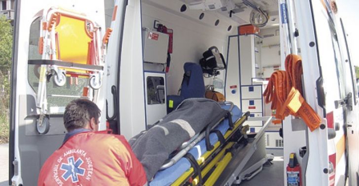 Un tânăr de 17 ani din Preutești a rupt cu mașina un stâlp de pe marginea drumului