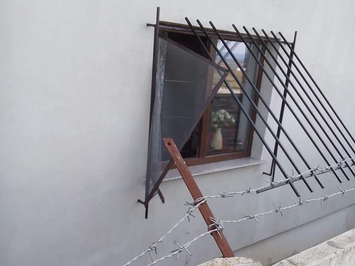 Locuitorii din Șcheia, terorizați de hoți. Încă o casa a fost spartă în plină zi FOTO