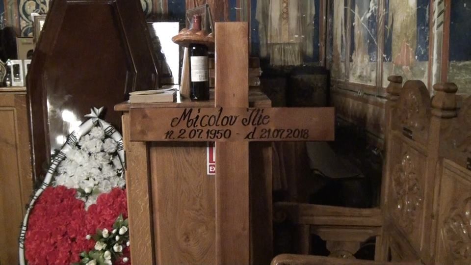 Ilie Micolov a ajuns acasa. Trupul neînsuflețit al artistului a fost depus la Biserica Mirăuți din Suceava FOTO