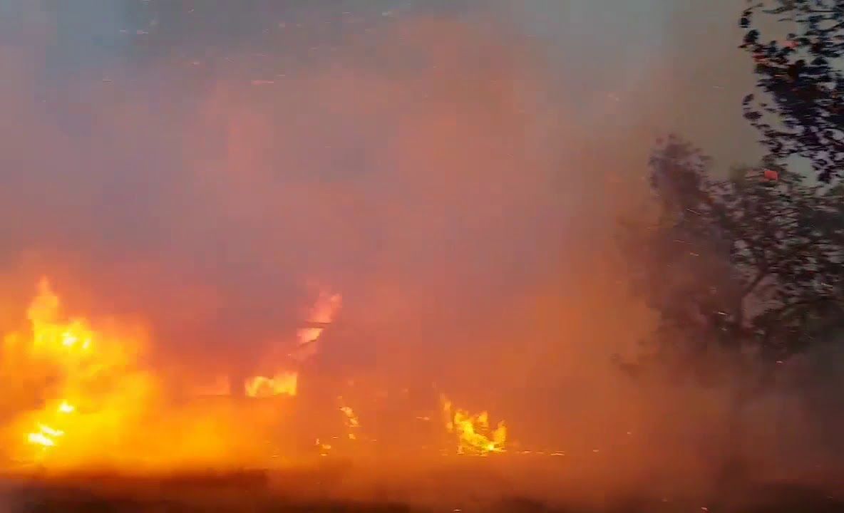 Incendiu de proporții la o gospodărie din localitatea Merești FOTO VIDEO