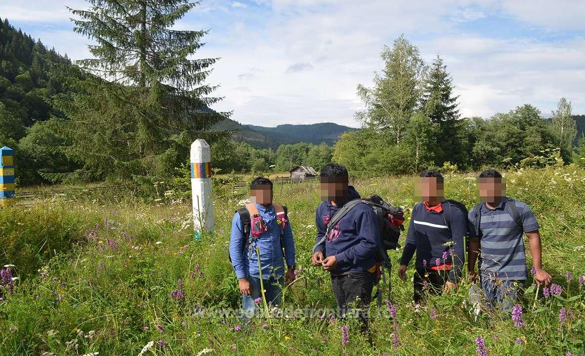 Patru cetățeni din Bangladesh, opriți la granița cu Ucraina