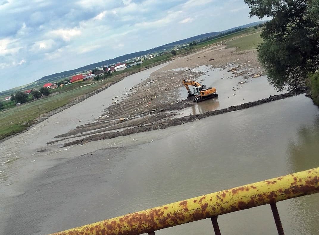 Pod provizoriu peste râul Suceava, la Milișăuți, până la repararea podului afectat de inundații