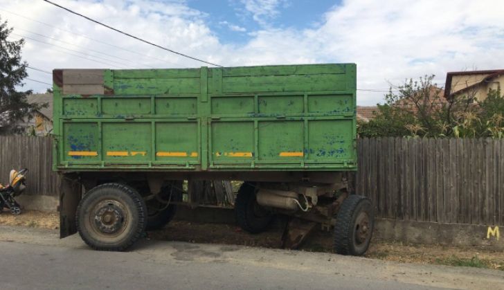 Tragedie. O femeie din comuna Zamostea a murit strivită de o remorcă