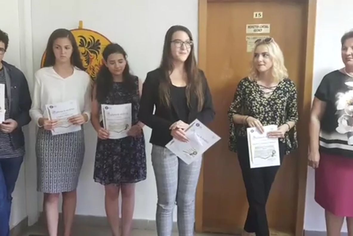 Elevii de zece ai Sucevei, premiați la Inspectoratul Școlar FOTO