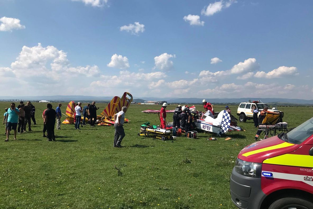 Două avioane s-au ciocnit la Suceava! Un pilot a murit, celălalt grav rănit