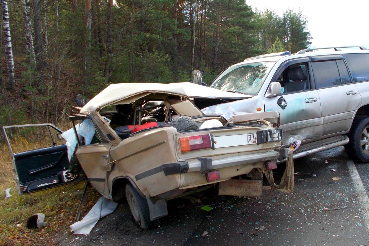 VIDEO Doi suceveni și-au încuiat copilul în mașină și s-au dus la plajă, în Mamaia