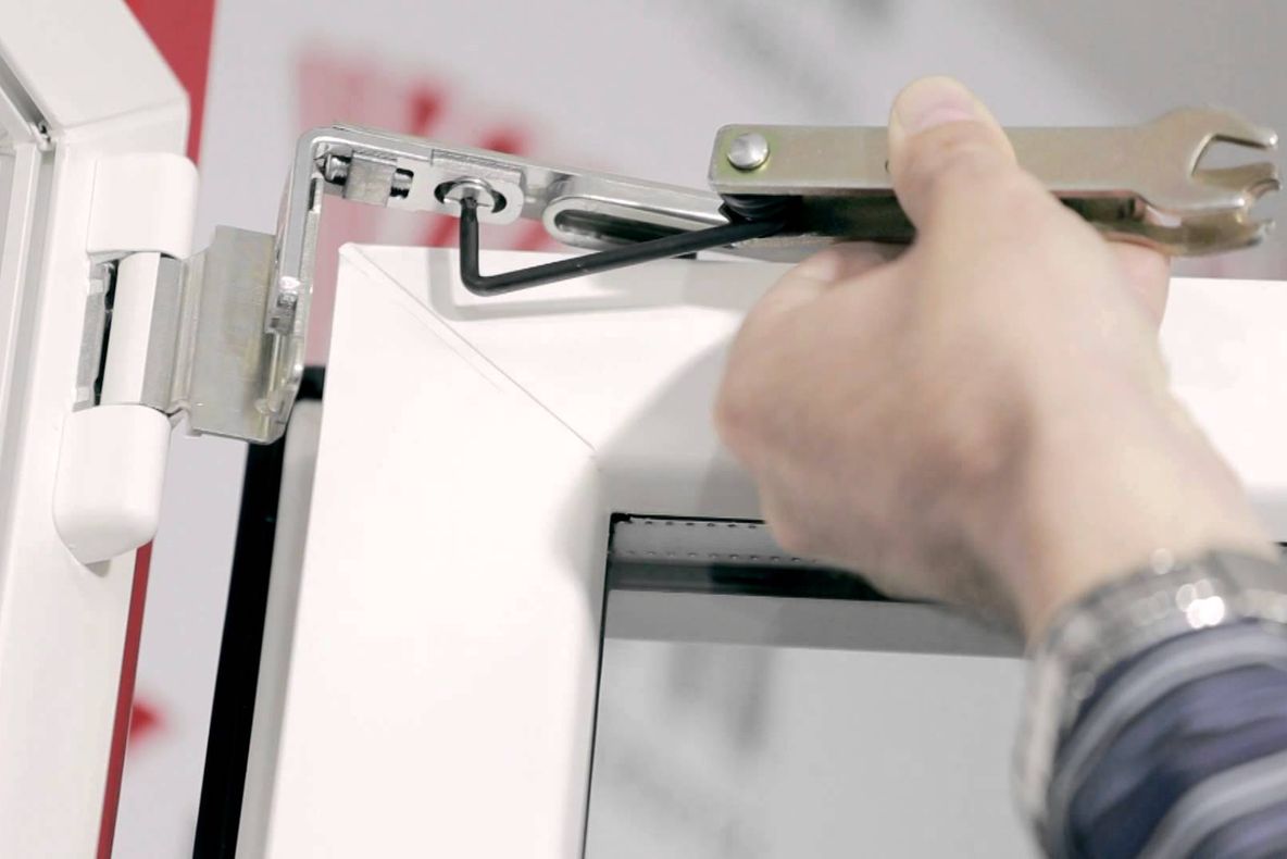 VIDEO Ministrul Educației, dezacorduri și bâlbâieli la prezentarea bilanțului pe șase luni