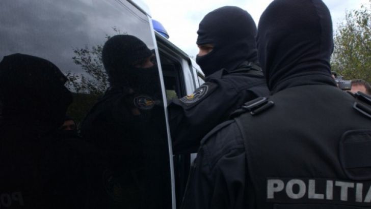 Percheziții în județul Suceava într-un dosar privind comerțul cu produse cosmetice contrafăcute