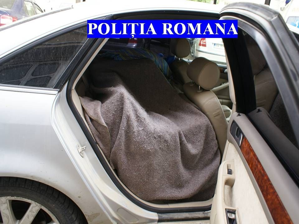 Țigări în valoare de aproape 60.000 lei, confiscate de polițiști în urma unui control în trafic