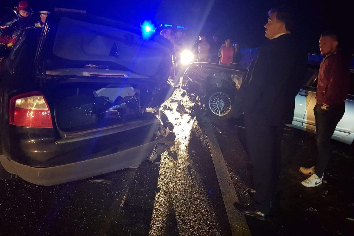 Carambol cu trei autoturisme la ieșire din Suceava spre Pătrăuți. Trei persoane au fost rănite FOTO