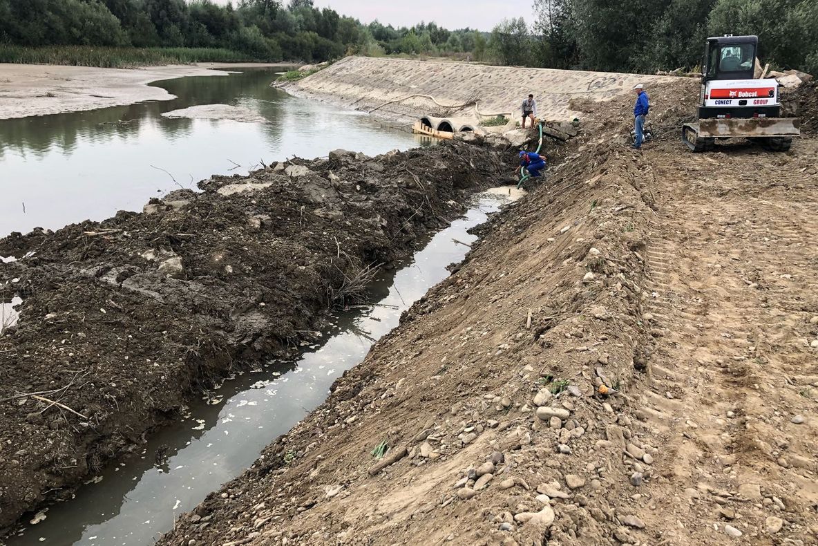 Trei cursuri de apă afectate de inundații, reamenajate în regim de urgență FOTO