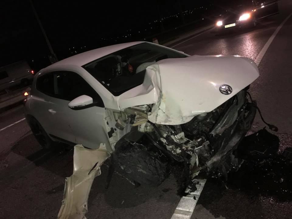 Un individ fără permis a furat o mașină, a avariat-o, după care a abandonat-o FOTO