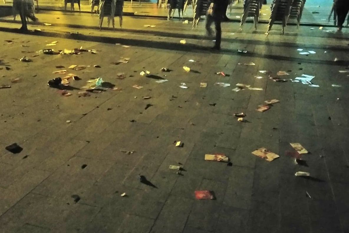 FOTO Mizerie de nedescris în centrul Sucevei după concertul Simfonii de Toamnă