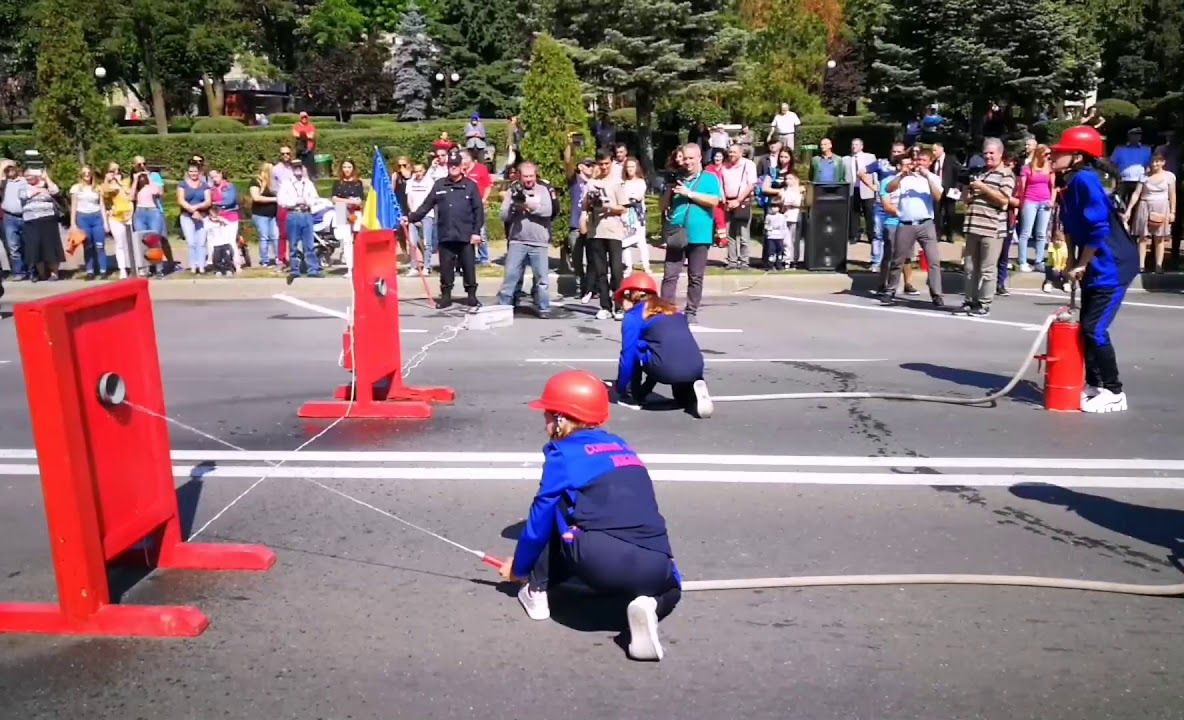 Directorul unui gimnaziu din regiunea Cernăuţi, demis pentru activitatea sa în apărarea limbii române