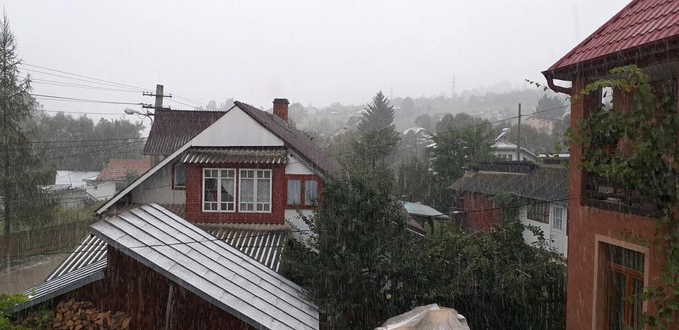 Ninsoare în plină toamnă în zona de munte a județului Suceava VIDEO