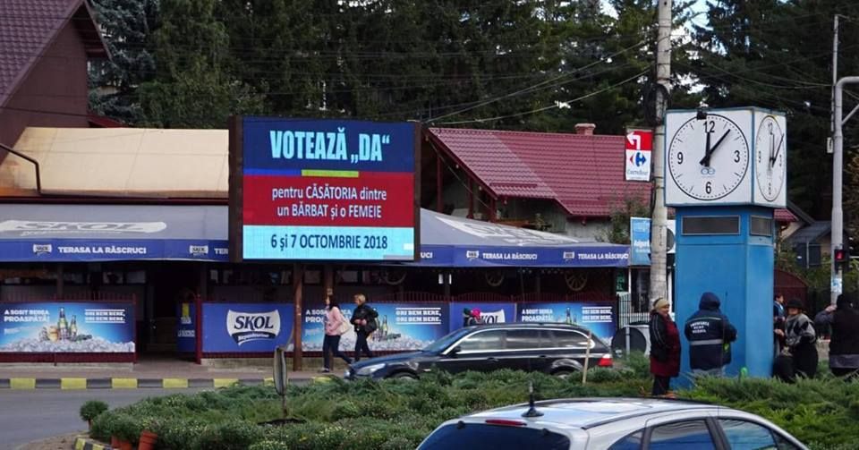 FOTO Mesaje pro-referendum pe panourile publicitare din Suceava