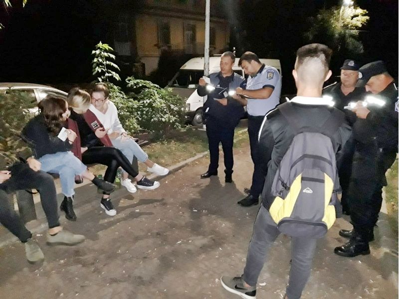 FOTO Razii nocturne în parcurile din Suceava. Aproape 400 de persoane legitimate