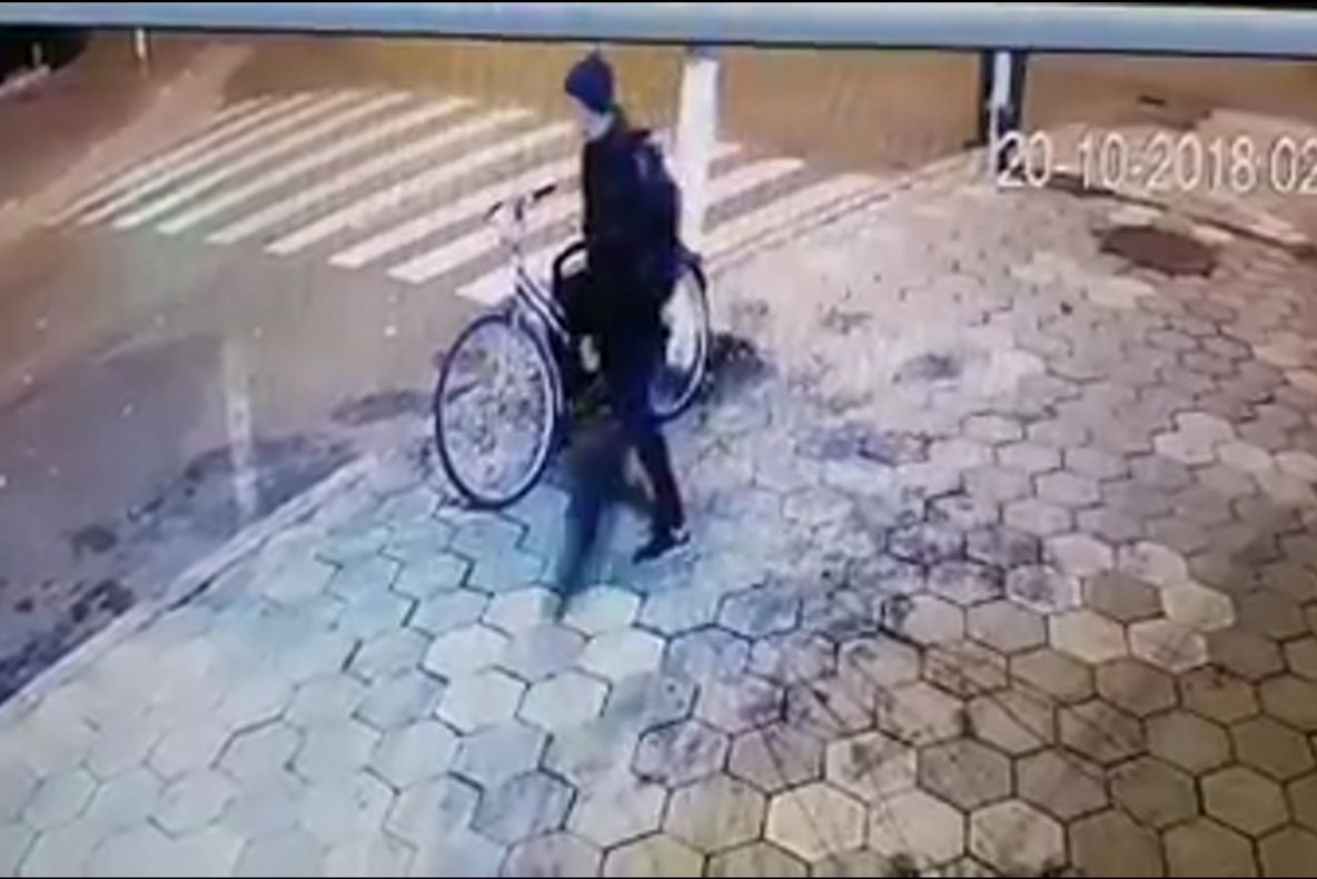 Hoț de biciclete, căutat cu ajutorul rețelelor de socializare VIDEO