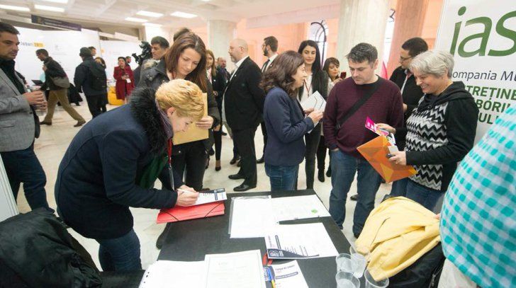 Peste 400 de posturi la Bursa locurilor de muncă pentru absolvenți