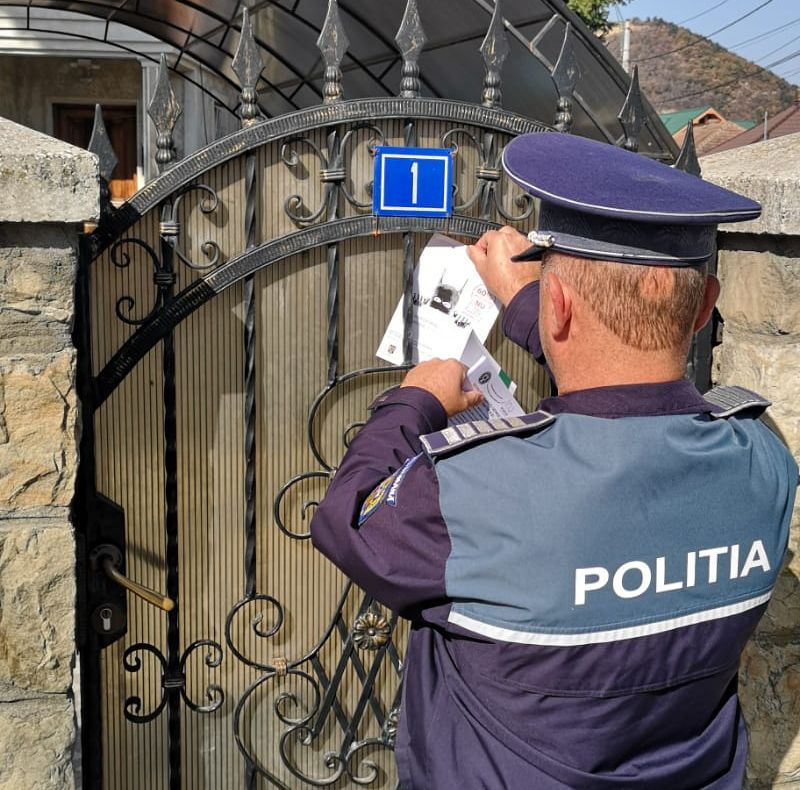 Șoferii suceveni prinși fără centură de siguranță, urcați într-un simulator de accidente FOTO