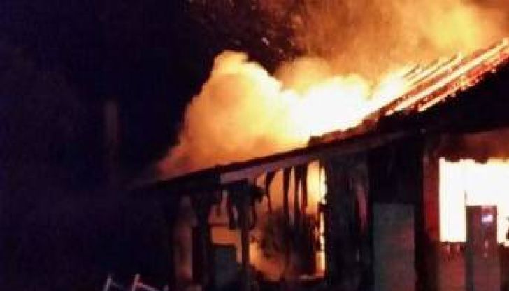 Incendiu la o casă din Bogata, provocat de o scânteie