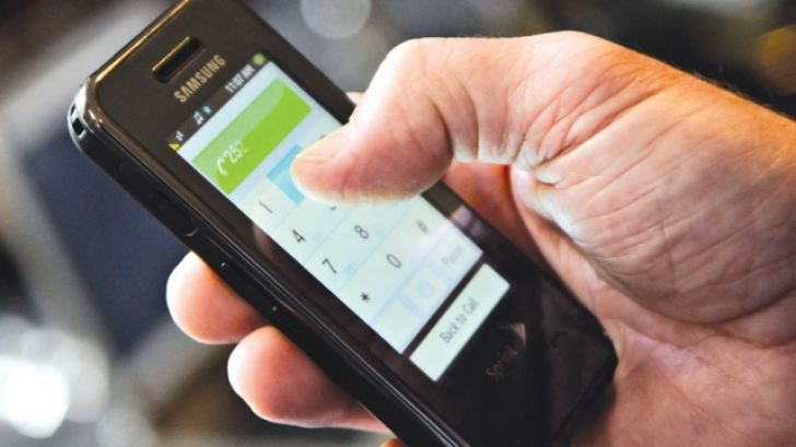 Culmea tupeului. Un tânăr din Dolhasca a furat telefonul de serviciu dintr-o secție de poliție