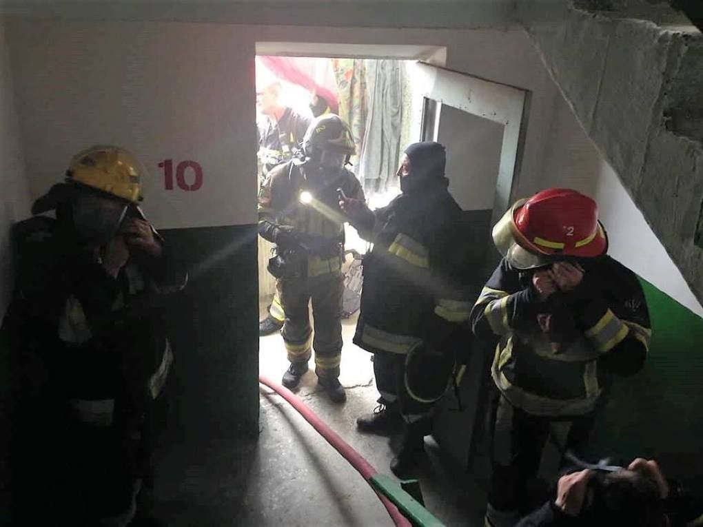 Un bărbat din municipiul Suceava era să moară după ce a adormit cu mâncarea pe foc