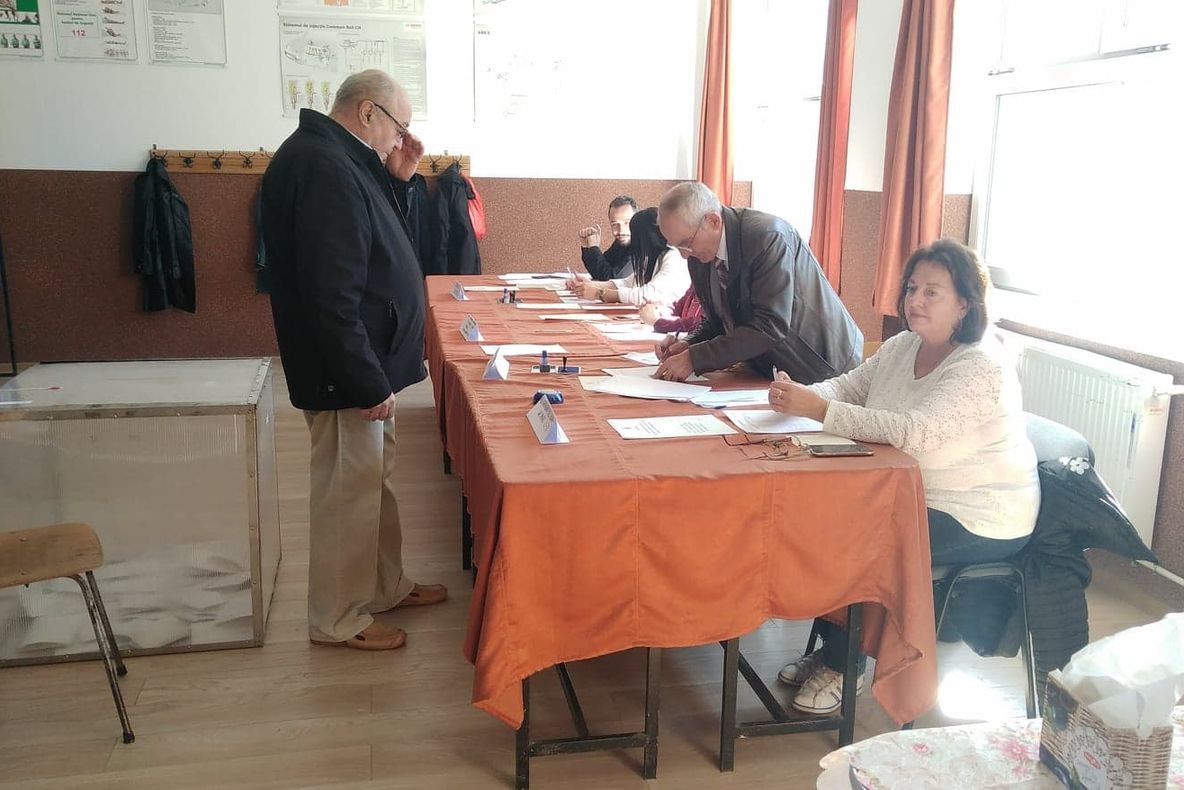 Suceava, peste media pe țară la prima raportare a prezenței la referendum