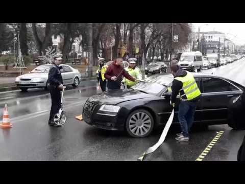 O femeie și fetița ei de un an și șase luni, spulberate pe trecerea de pietoni. Momentul impactului a fost filmat VIDEO