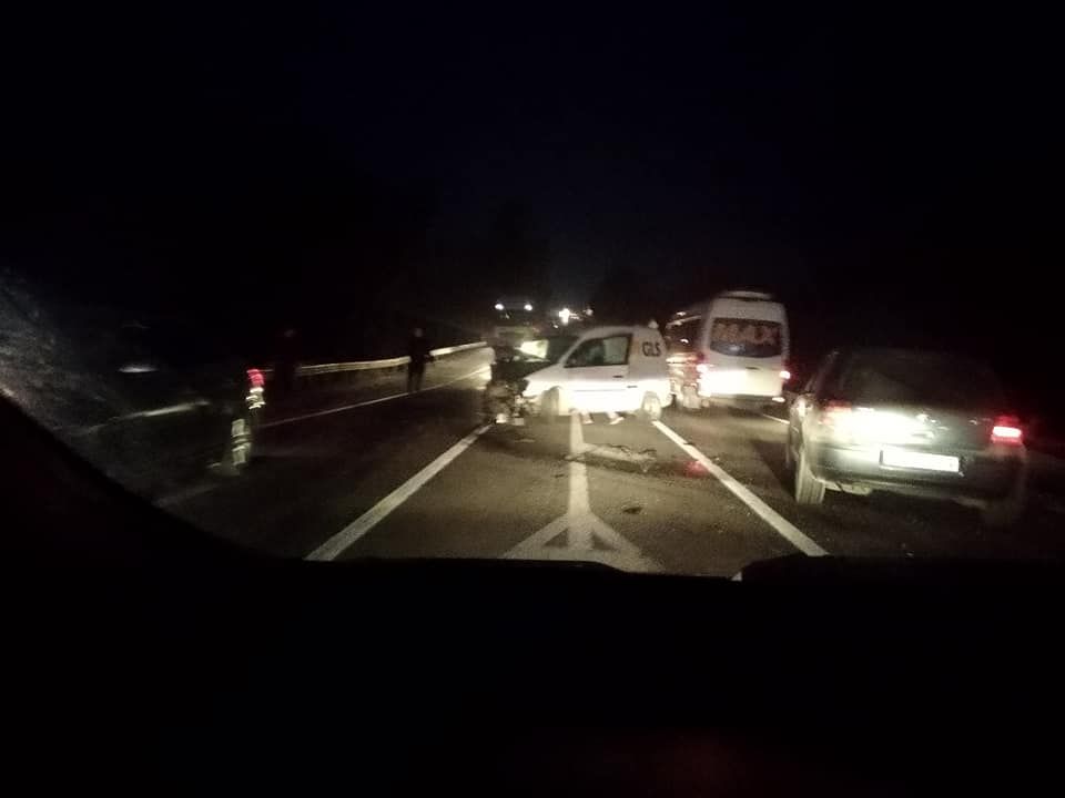 Coliziune între trei autovehicule, soldată cu o victimă FOTO