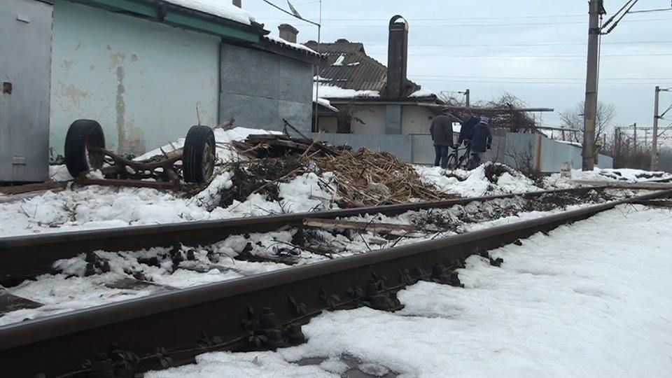 O persoană a ajuns la spital după ce căruța în care se afla a fost acroșată de un tren FOTO