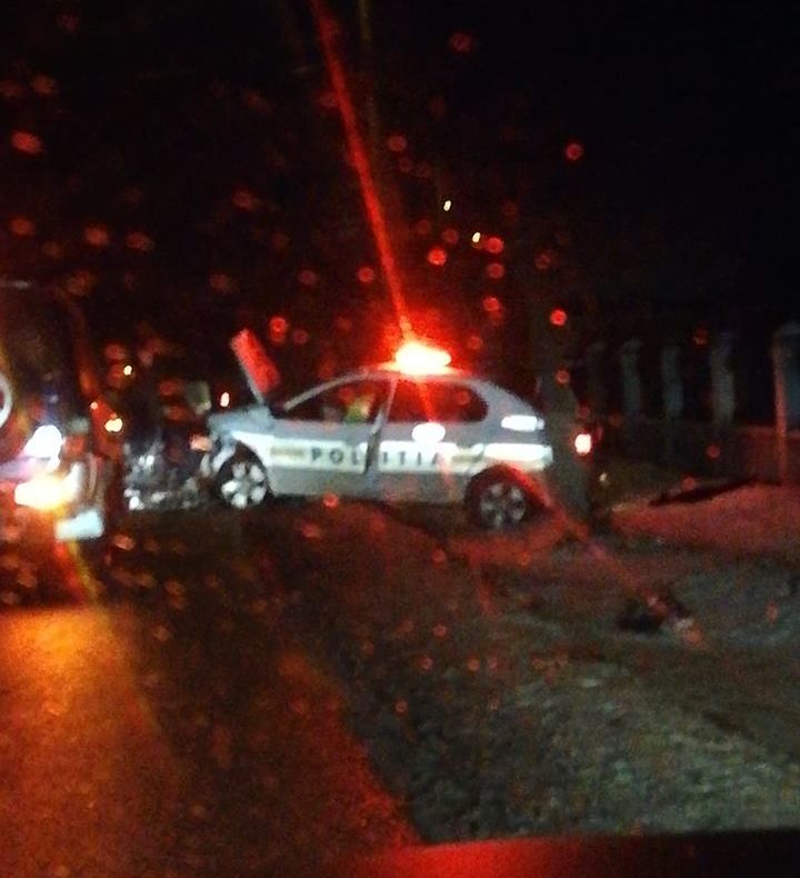 O autospecială de poliție a fost implicată într-un accident în orașul Vicovu de Sus FOTO
